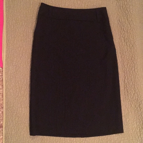 Banana Republic pencil skirt - Picture 2 of 5